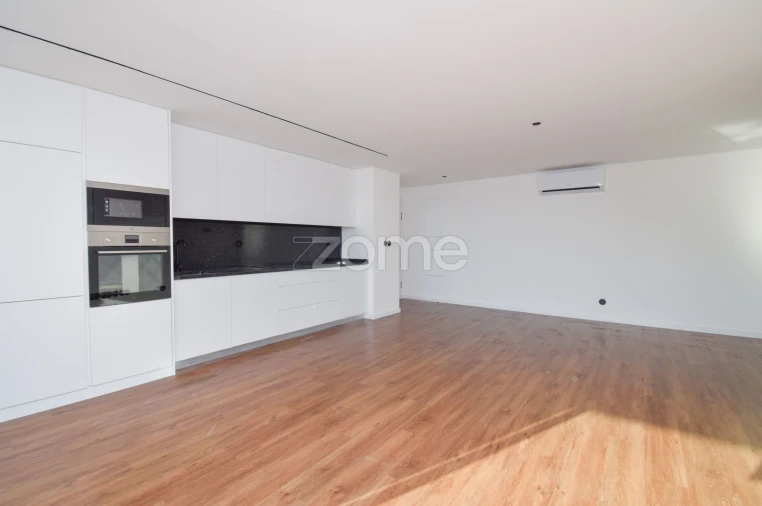 Apartamento T3 para Venda em Camarate, Unhos e Apelação Foto 4