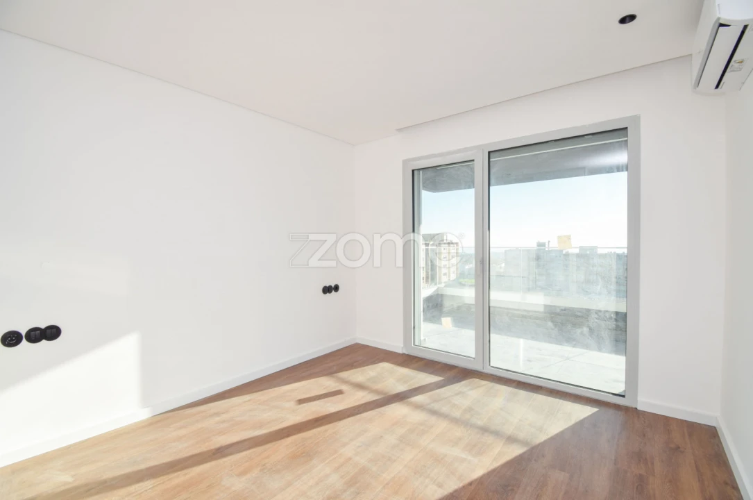 Apartamento T3 para Venda em Camarate, Unhos e Apelação Foto 13