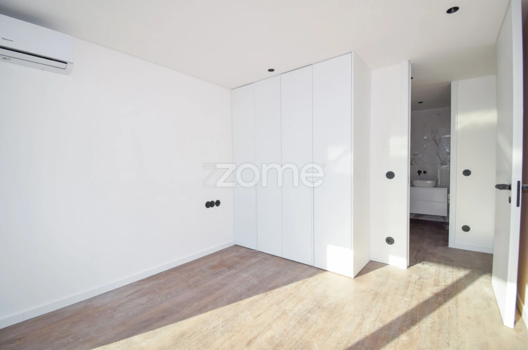 Apartamento T3 para Venda em Camarate, Unhos e Apelação Foto 17