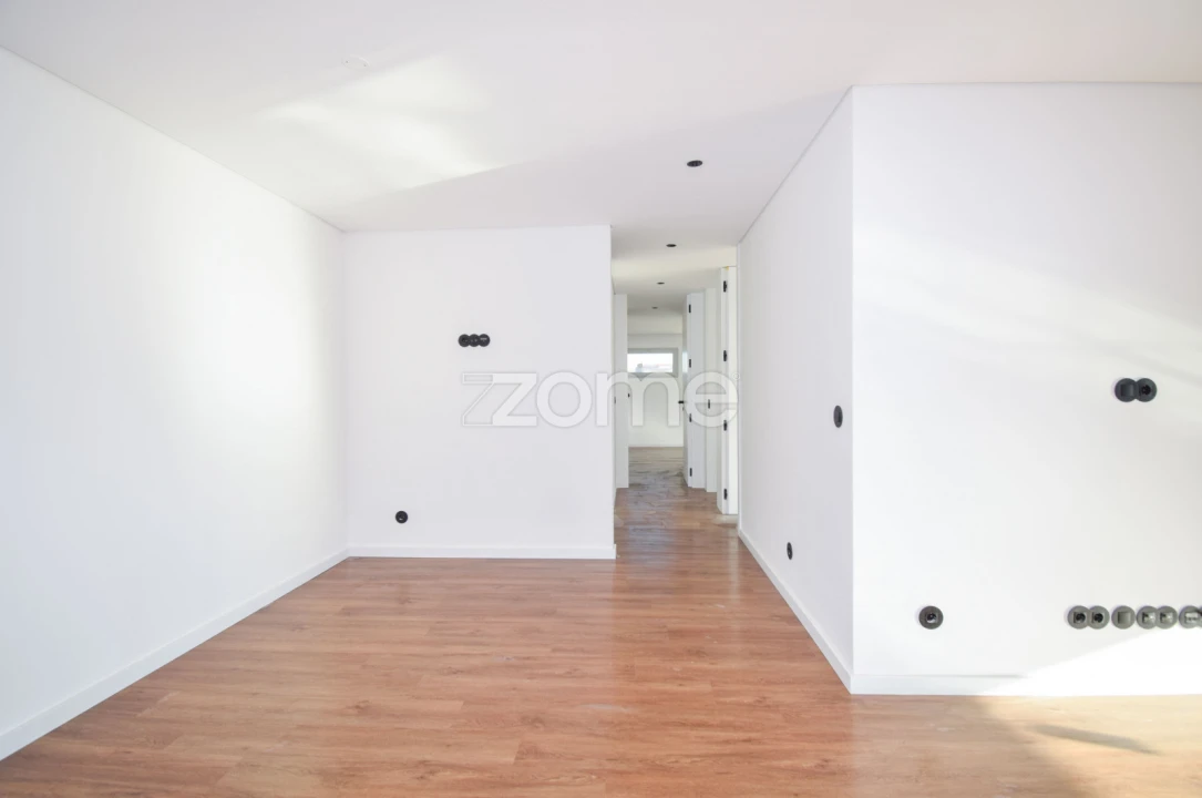 Apartamento T3 para Venda em Camarate, Unhos e Apelação Foto 7