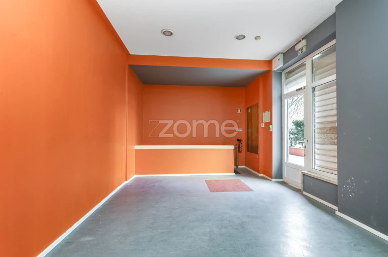 Negócio para Venda em Massamá e Monte Abraão Foto 2