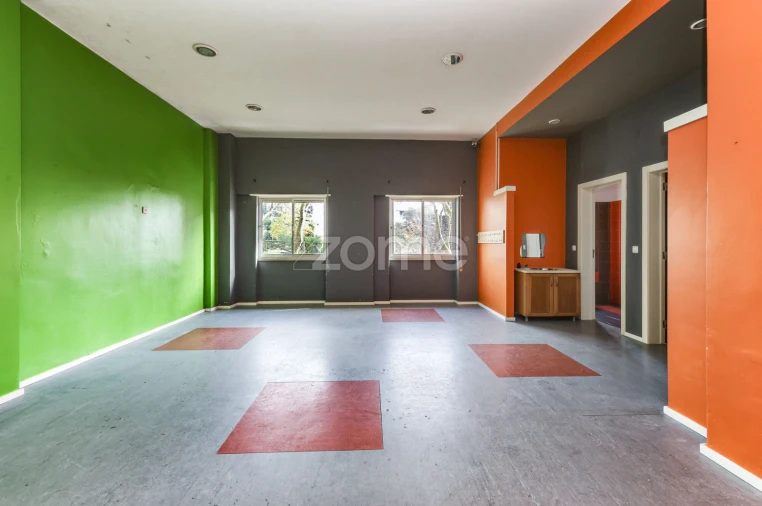 Negócio para Venda em Massamá e Monte Abraão