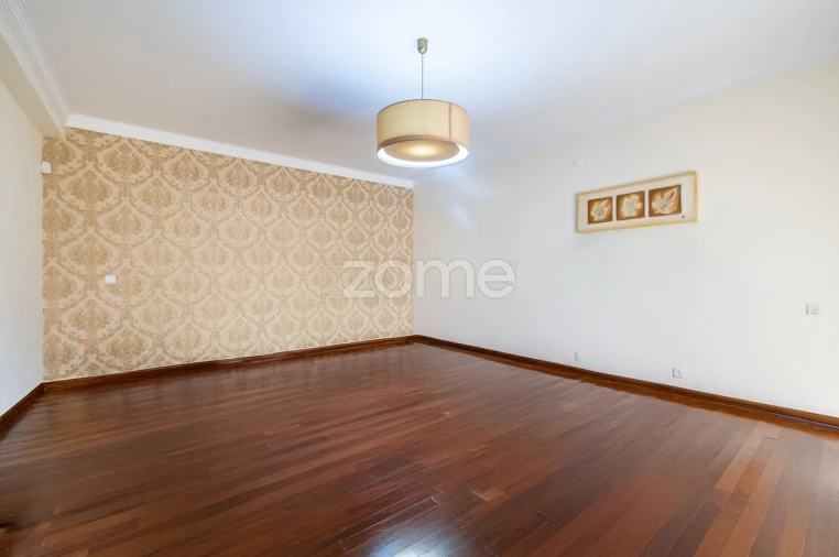 Moradia T5 para Venda em Leiria, Pousos, Barreira e Cortes Foto 16