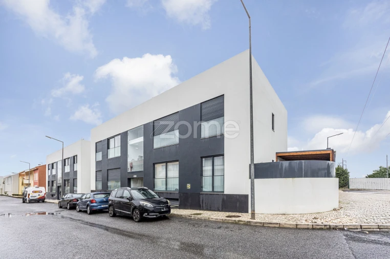 Apartamento T3 para Venda em São Domingos de Rana Foto 4