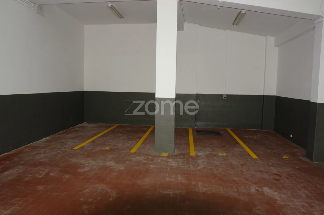 Garagem para Venda em Algés, Linda-A-Velha e Cruz Quebrada-Dafundo Foto 16