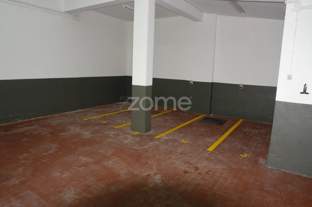 Garagem para Venda em Algés, Linda-A-Velha e Cruz Quebrada-Dafundo Foto 19