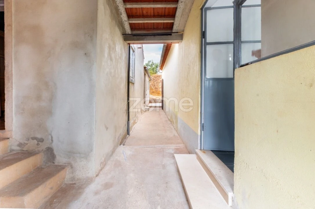 Moradia T3 para Venda em Aguda Foto 3