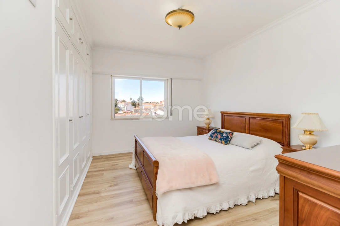 Apartamento T5 para Venda em São Domingos de Rana Foto 15