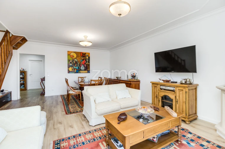 Apartamento T5 para Venda em São Domingos de Rana Foto 5