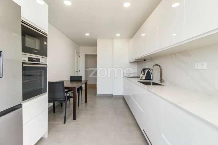 Apartamento T5 para Venda em São Domingos de Rana Foto 14