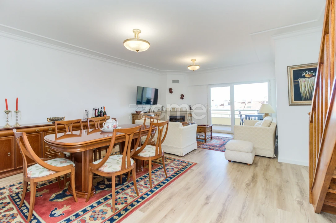 Apartamento T5 para Venda em São Domingos de Rana Foto 3