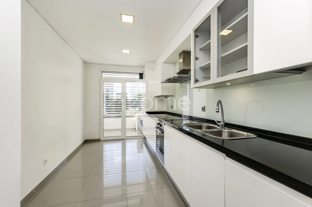 Apartamento T2 para Arrendamento em São Domingos de Rana Foto 7