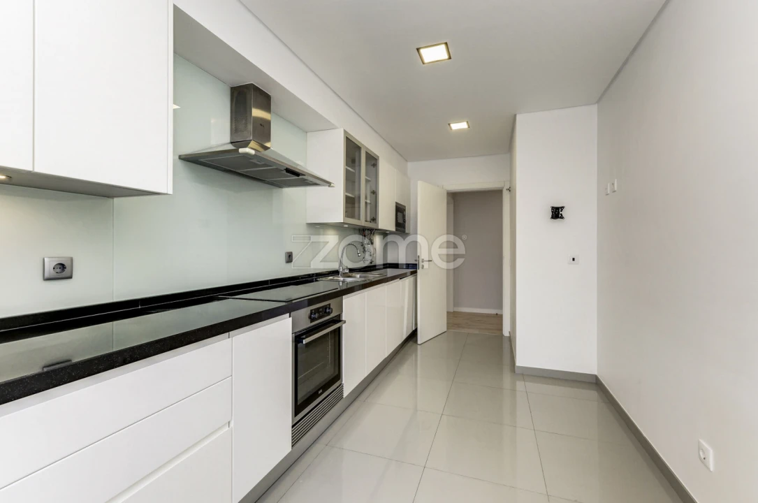 Apartamento T2 para Arrendamento em São Domingos de Rana Foto 8