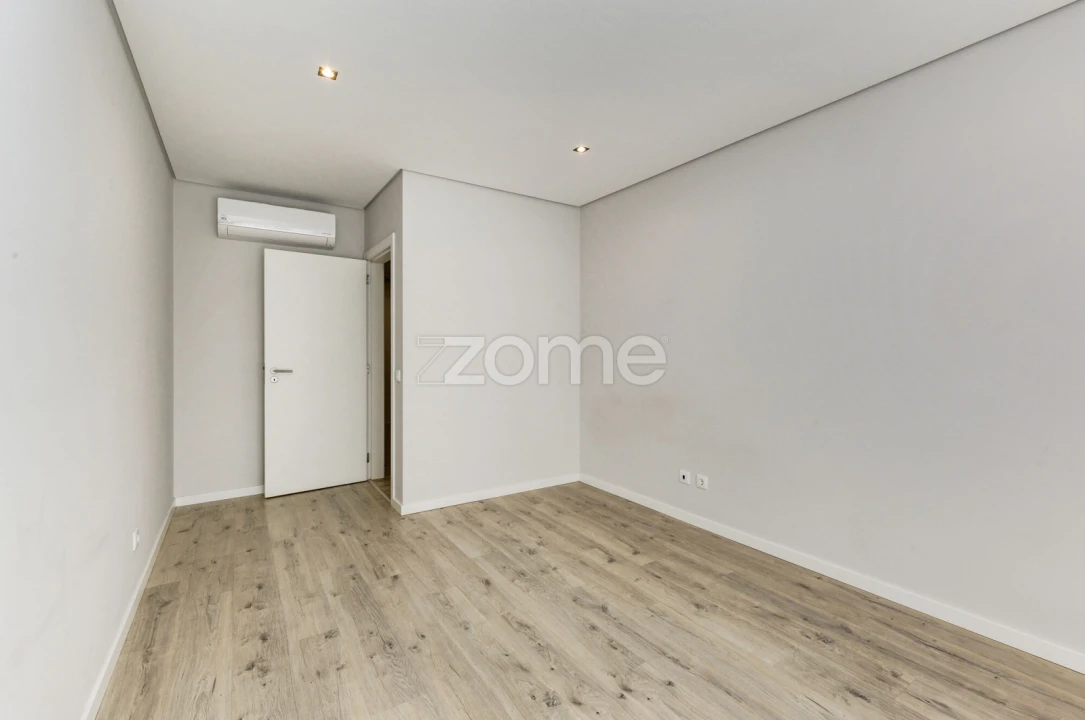 Apartamento T2 para Arrendamento em São Domingos de Rana Foto 11