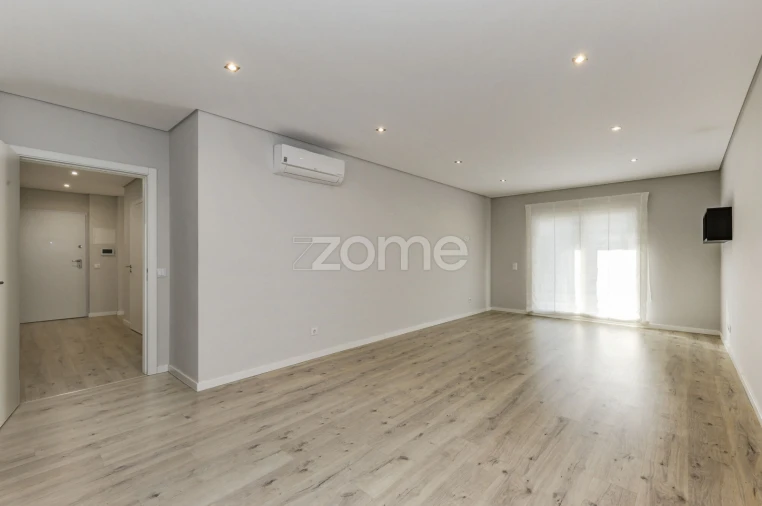 Apartamento T2 para Arrendamento em São Domingos de Rana Foto 2