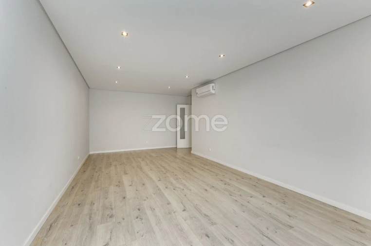 Apartamento T2 para Arrendamento em São Domingos de Rana Foto 3