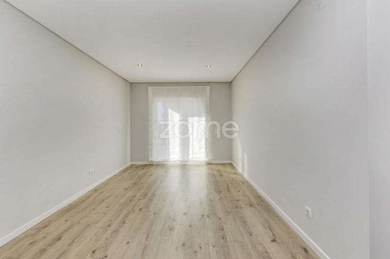 Apartamento T2 para Arrendamento em São Domingos de Rana Foto 13