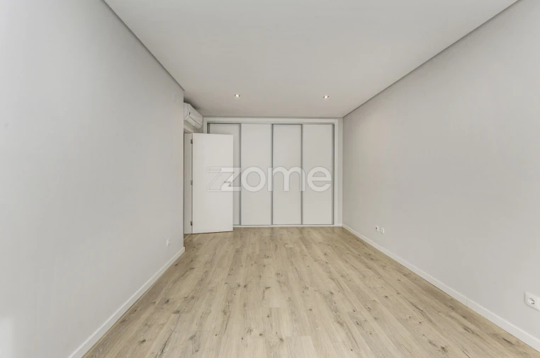 Apartamento T2 para Arrendamento em São Domingos de Rana Foto 14