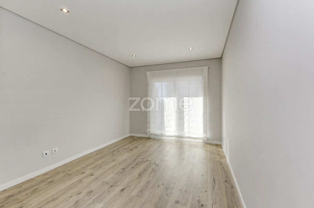 Apartamento T2 para Arrendamento em São Domingos de Rana Foto 10