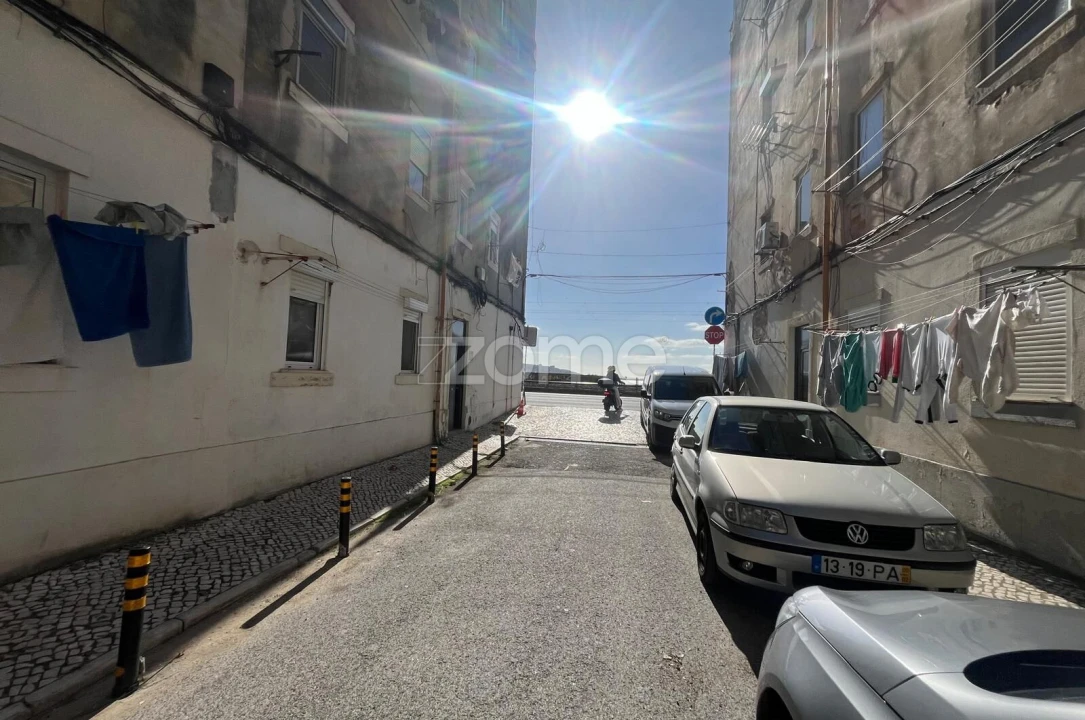 Apartamento T2 para Venda em Algés, Linda-A-Velha e Cruz Quebrada-Dafundo Foto 13