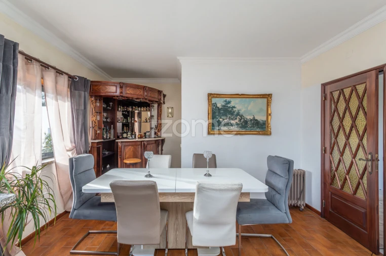 Moradia T4 para Venda em Alcabideche Foto 7