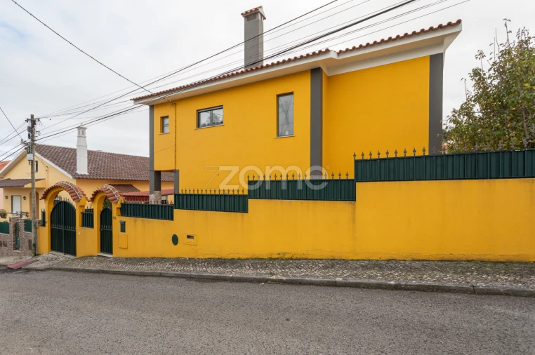 Moradia T4 para Venda em Alcabideche Foto 44