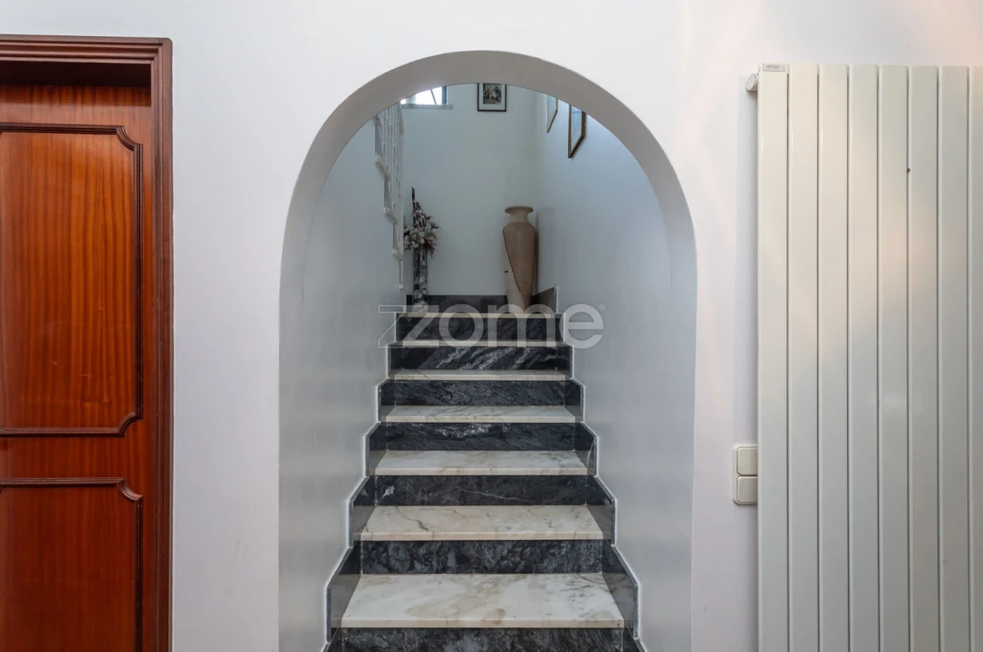 Moradia T4 para Venda em Alcabideche Foto 8