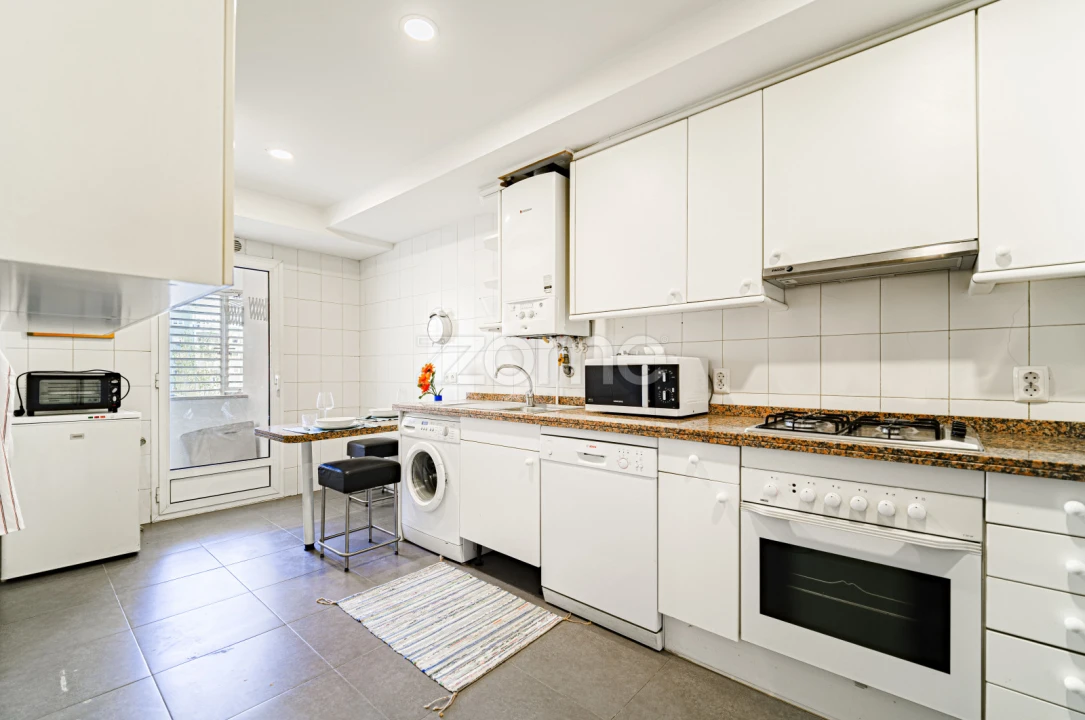 Apartamento T3 para Arrendamento em Avenidas Novas Foto 6