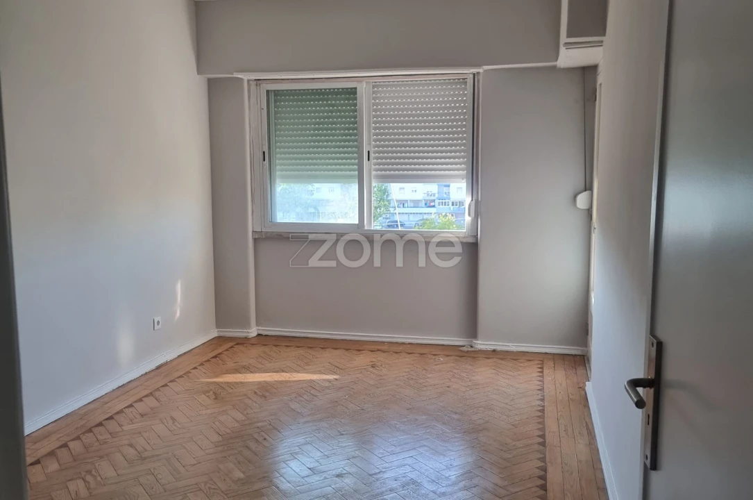 Apartamento T2 para Arrendamento em Sacavém e Prior Velho Foto 3