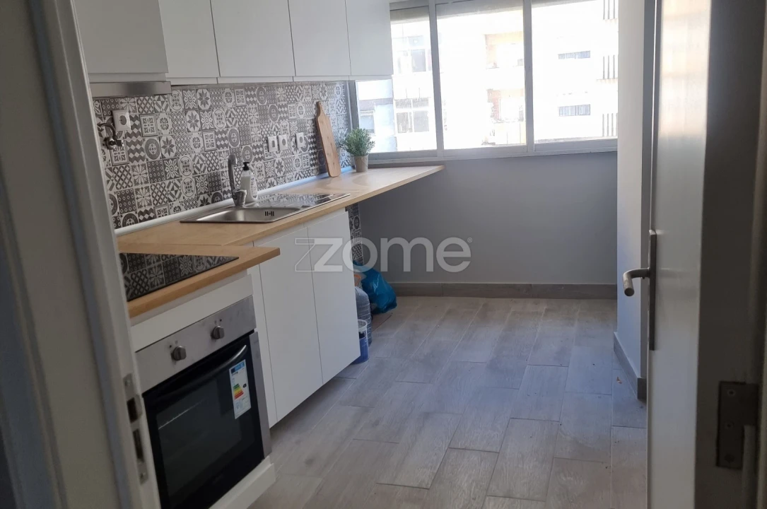 Apartamento T2 para Arrendamento em Sacavém e Prior Velho Foto 1