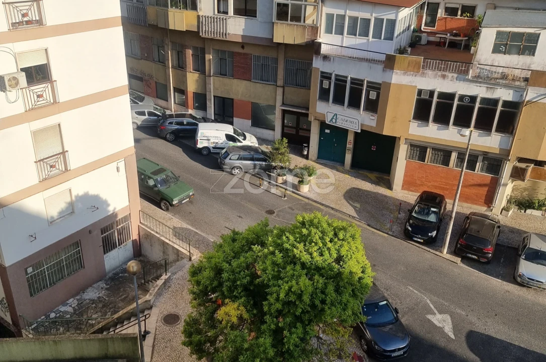 Apartamento T2 para Arrendamento em Sacavém e Prior Velho Foto 16