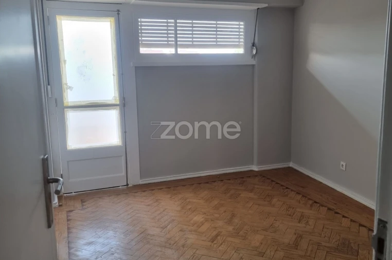 Apartamento T2 para Arrendamento em Sacavém e Prior Velho Foto 9