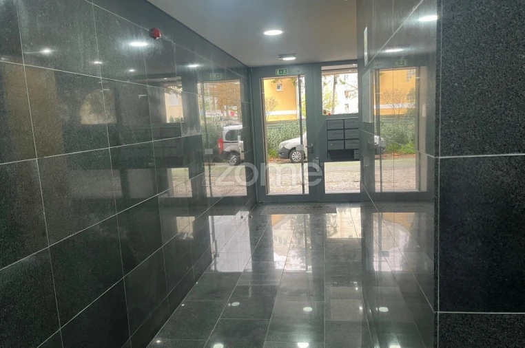 Apartamento T2 para Arrendamento em Benfica Foto 16