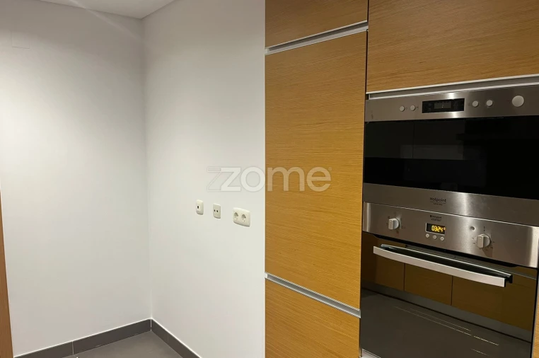 Apartamento T2 para Arrendamento em Benfica Foto 28