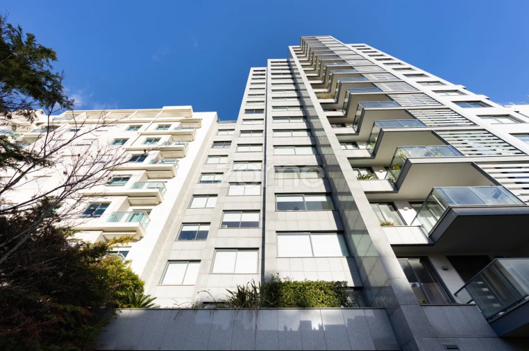 Apartamento T1 para Venda em Alvalade Foto 3