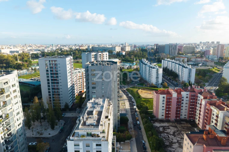 Apartamento T1 para Venda em Alvalade Foto 2