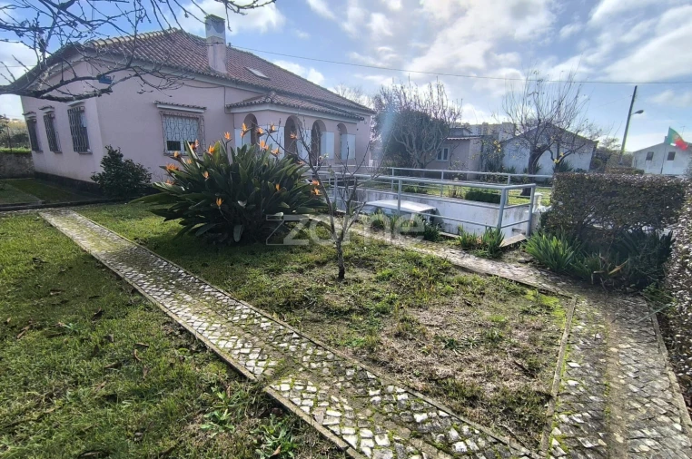 Moradia T4 para Venda em Carnide Foto 2