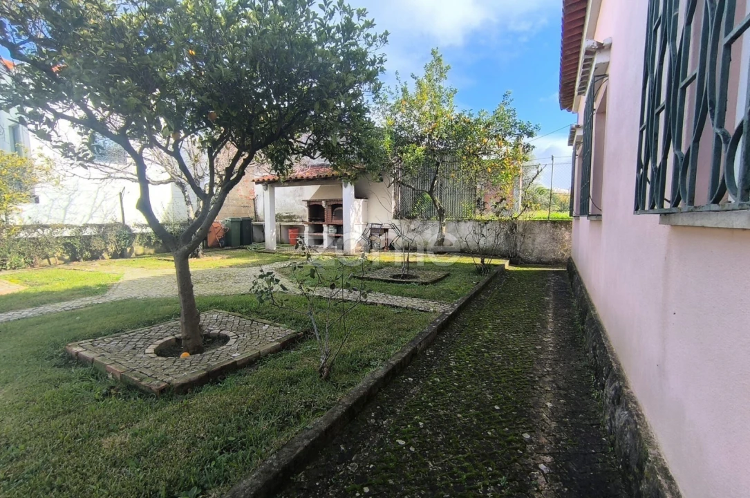 Moradia T4 para Venda em Carnide Foto 40