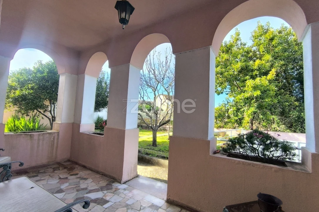 Moradia T4 para Venda em Carnide Foto 8