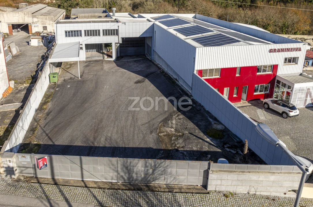 Terreno Comércio / Armazém para Venda em Antas Foto 1