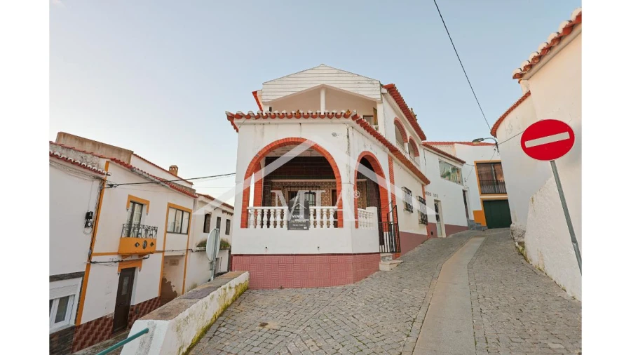 Moradia T4 para Venda em Barrancos Foto 2