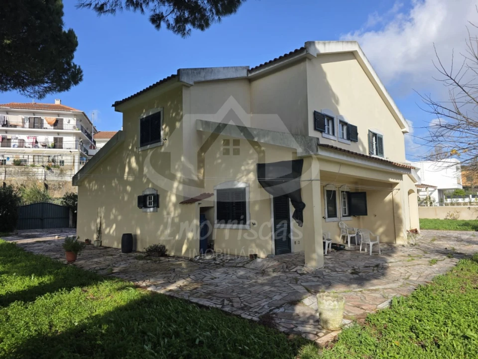 Moradia T4 para Venda em Pontinha e Famões Foto 31