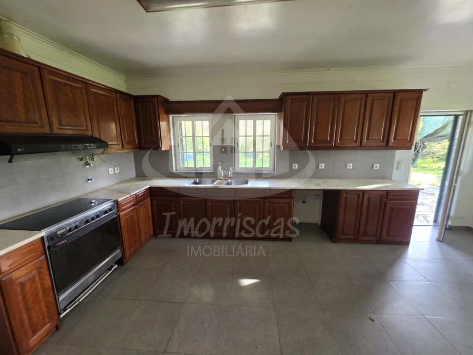 Moradia T4 para Venda em Pontinha e Famões Foto 10