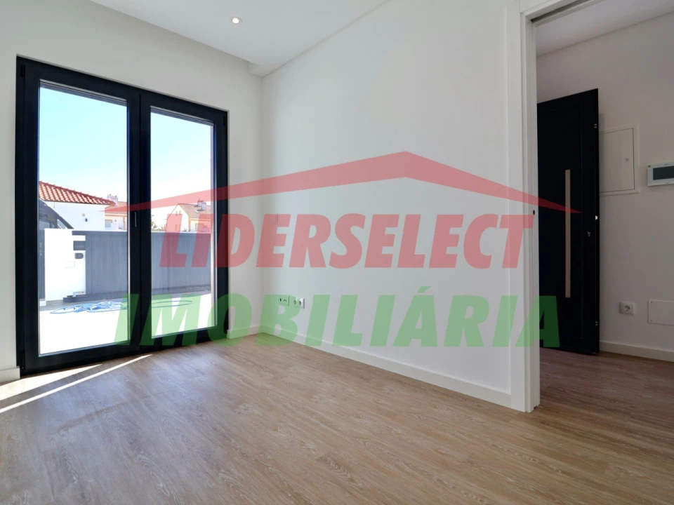 Moradia T3 para Venda em Silveira Foto 6