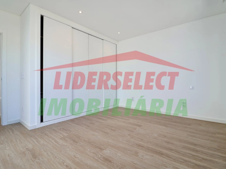 Moradia T3 para Venda em Silveira Foto 12