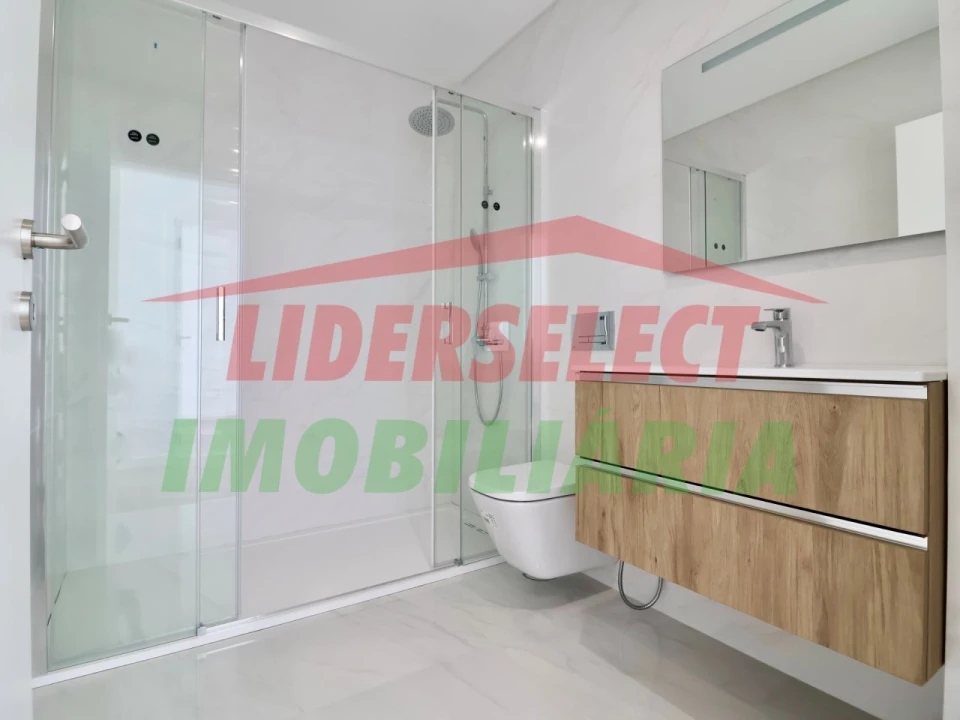 Moradia T3 para Venda em Silveira Foto 17