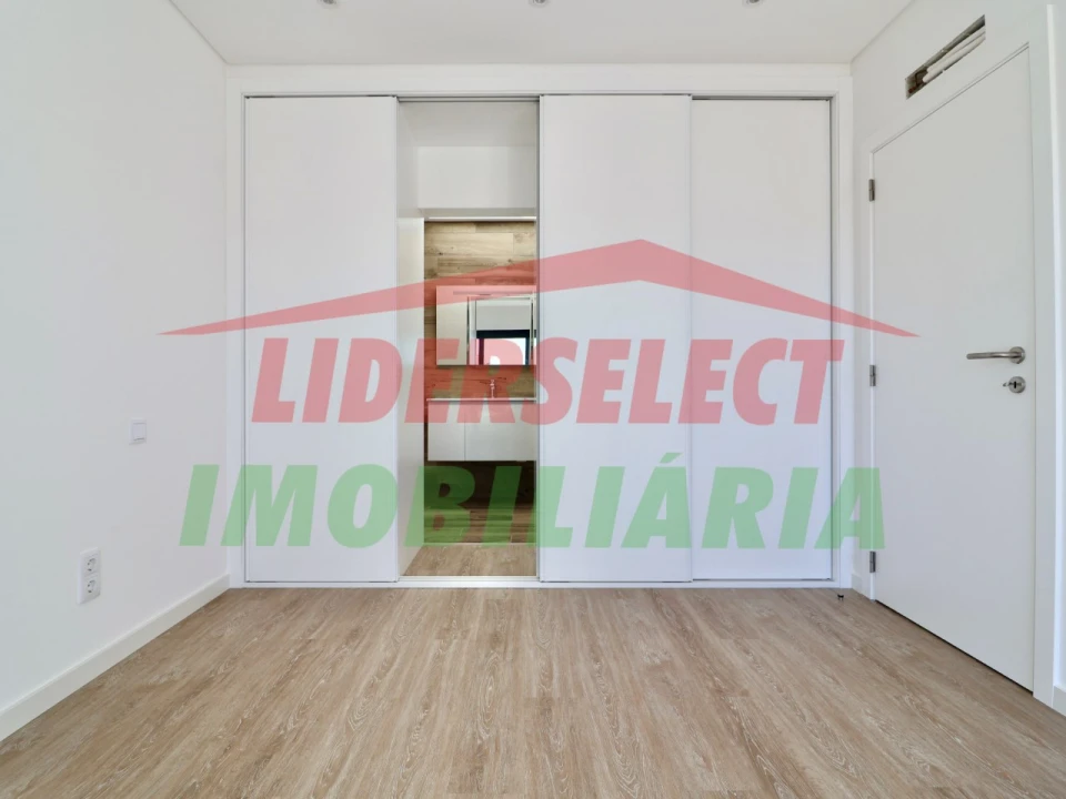 Moradia T3 para Venda em Silveira Foto 18