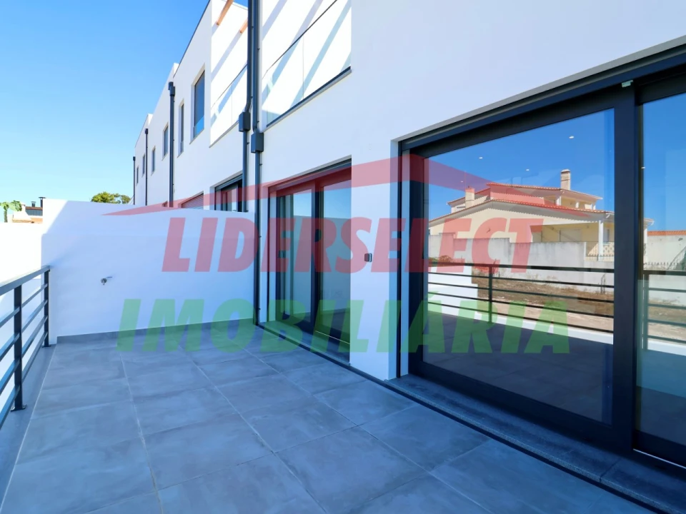 Moradia T3 para Venda em Silveira Foto 23