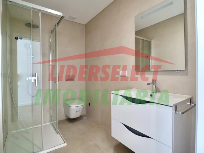 Moradia T3 para Venda em Silveira Foto 8