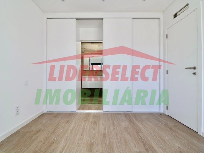 Moradia T3 para Venda em Silveira Foto 18